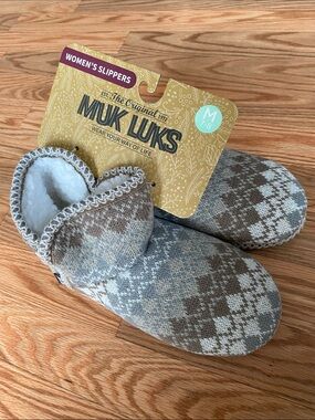 Muk Luks Women’s Brown, Gray, Cream Knit Slippers-7/8 NWT  Fall Cozy Winter